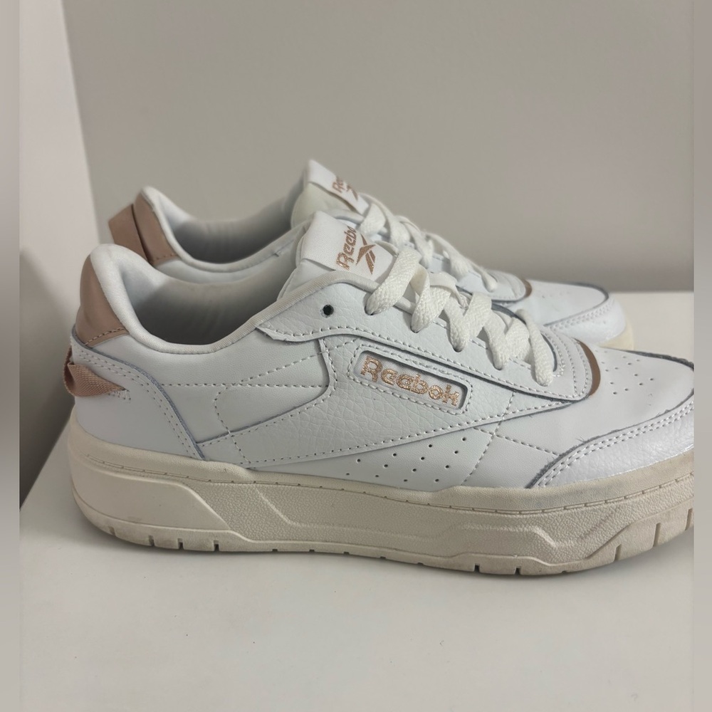 Reebok Women's White and Rose Gold Sneakers - W8